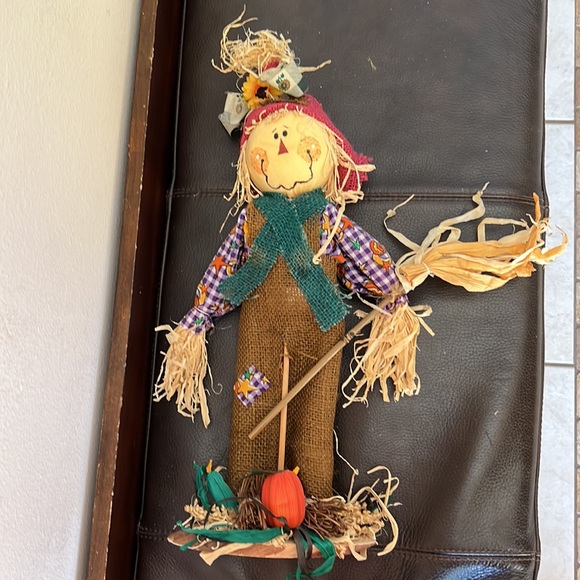 Vtg Halloween Scarecrow w/Sunflower Hat on Standing Wooden Base - Picture 7 of 9